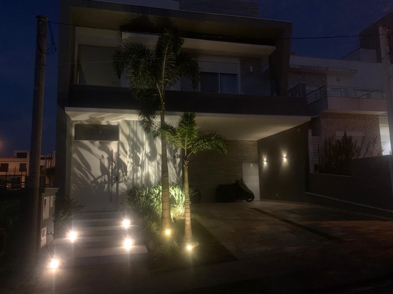 Luxuosa Casa com 3 Suítes, Piscina e Placas Fotovoltaicas no Condomínio Completo Ibiti Reserva