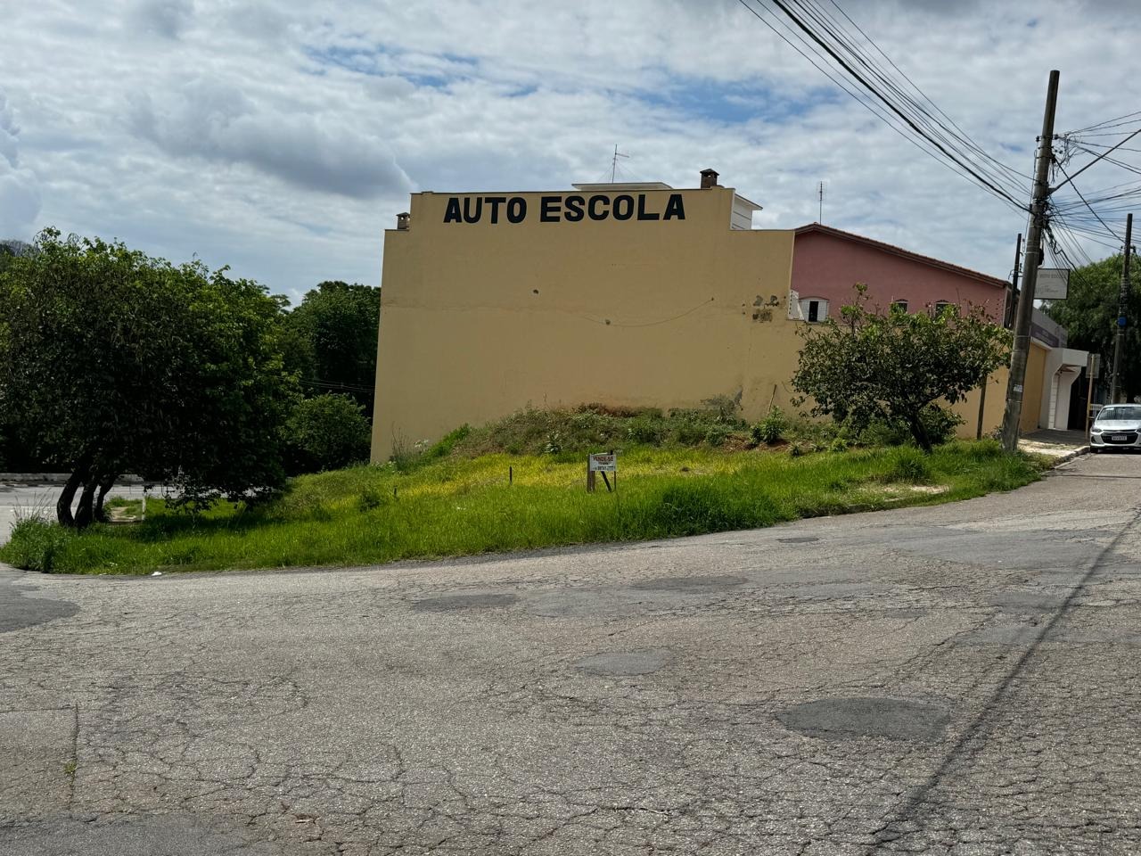 Belo Terreno de Esquina no Parque Jataí - 150m²