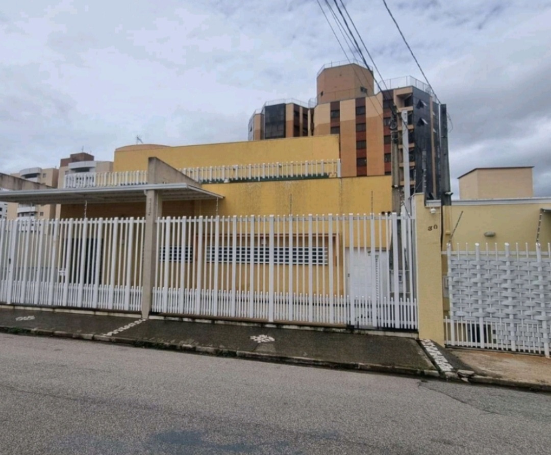 Imóvel com Potencial Comercial: Casa de 650 m² em Sorocaba