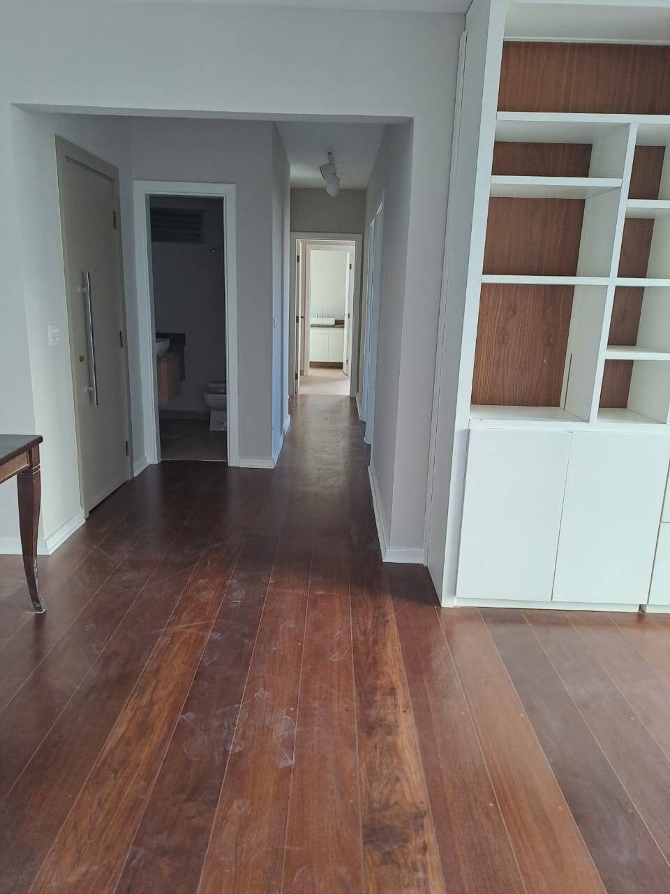 Apartamento Reformado de 130m² com 3 Quartos e Suíte no Andar Alto