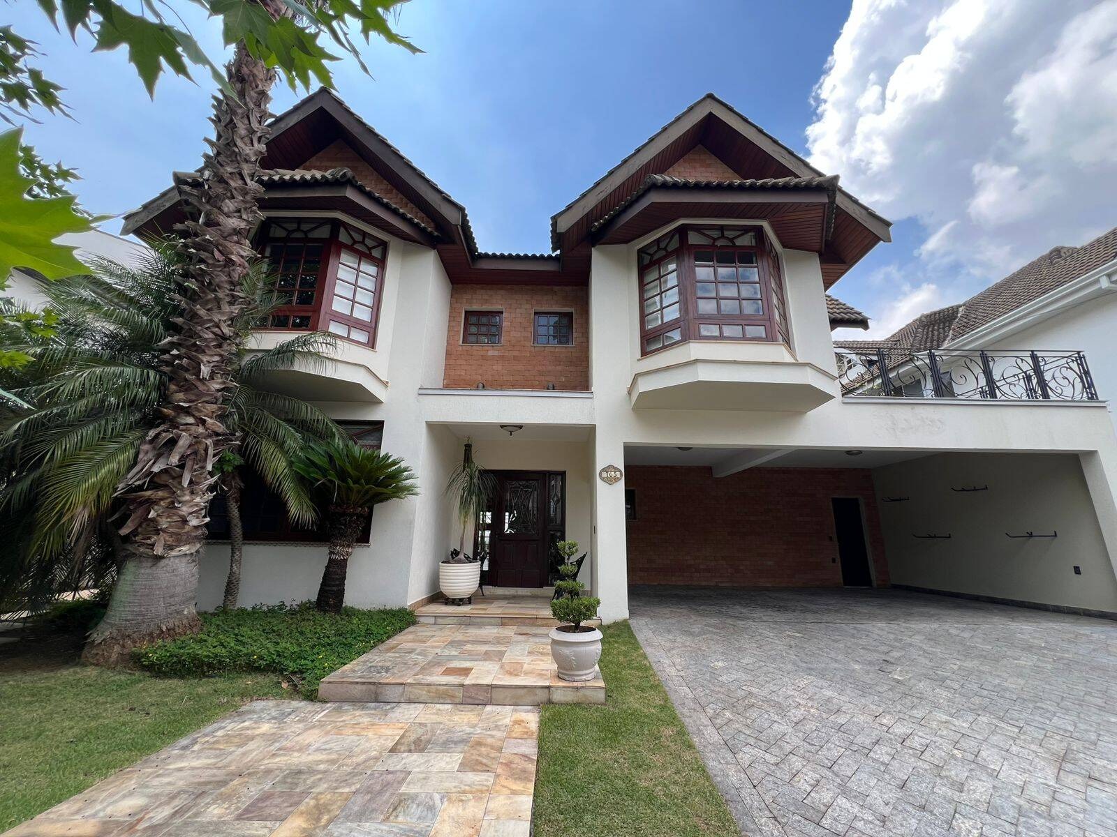 Casa Exclusiva em Tamboré, Santana de Parnaíba - Rodeada de Verde