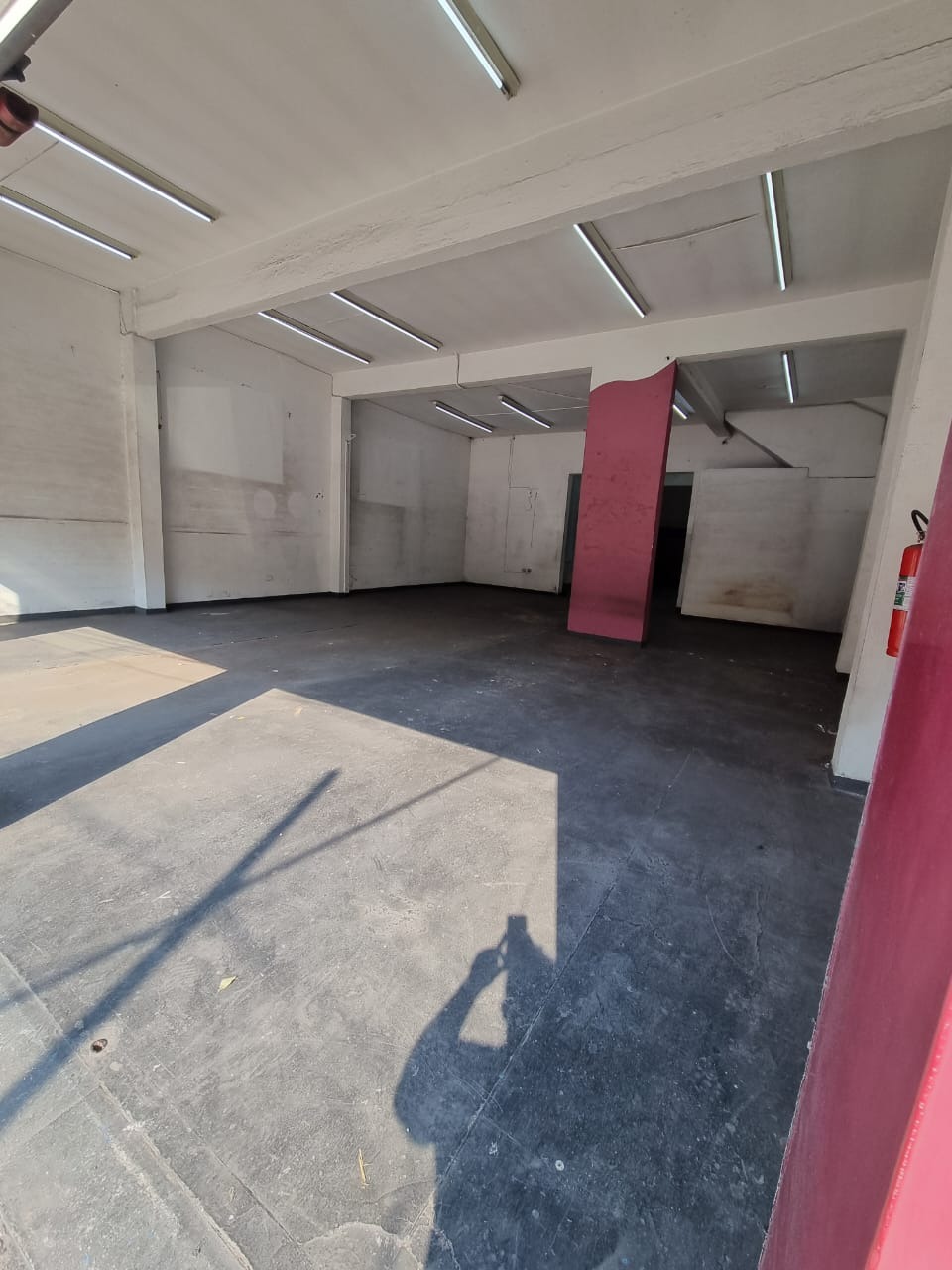 Salão Comercial para Locação na Av. Piraporinha - 205m²