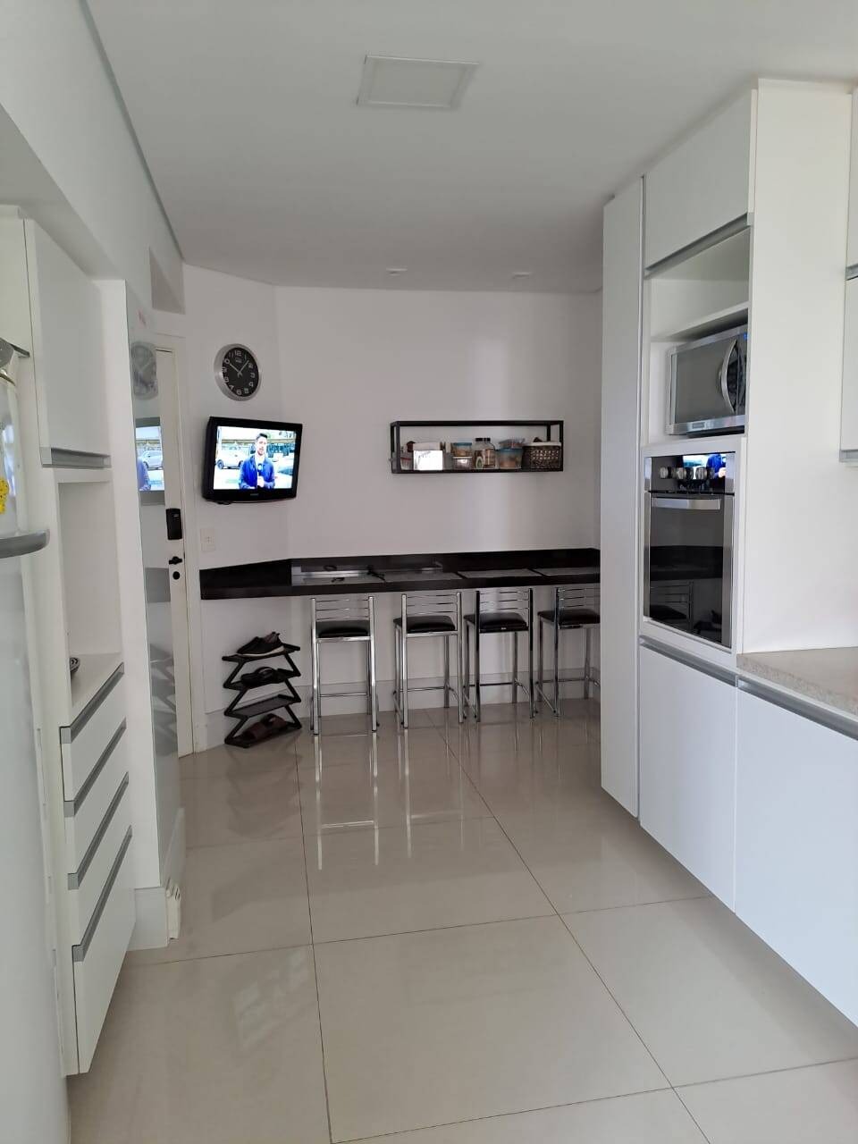 Apartamento para alugar com 2 quartos, 160m² - Foto 8