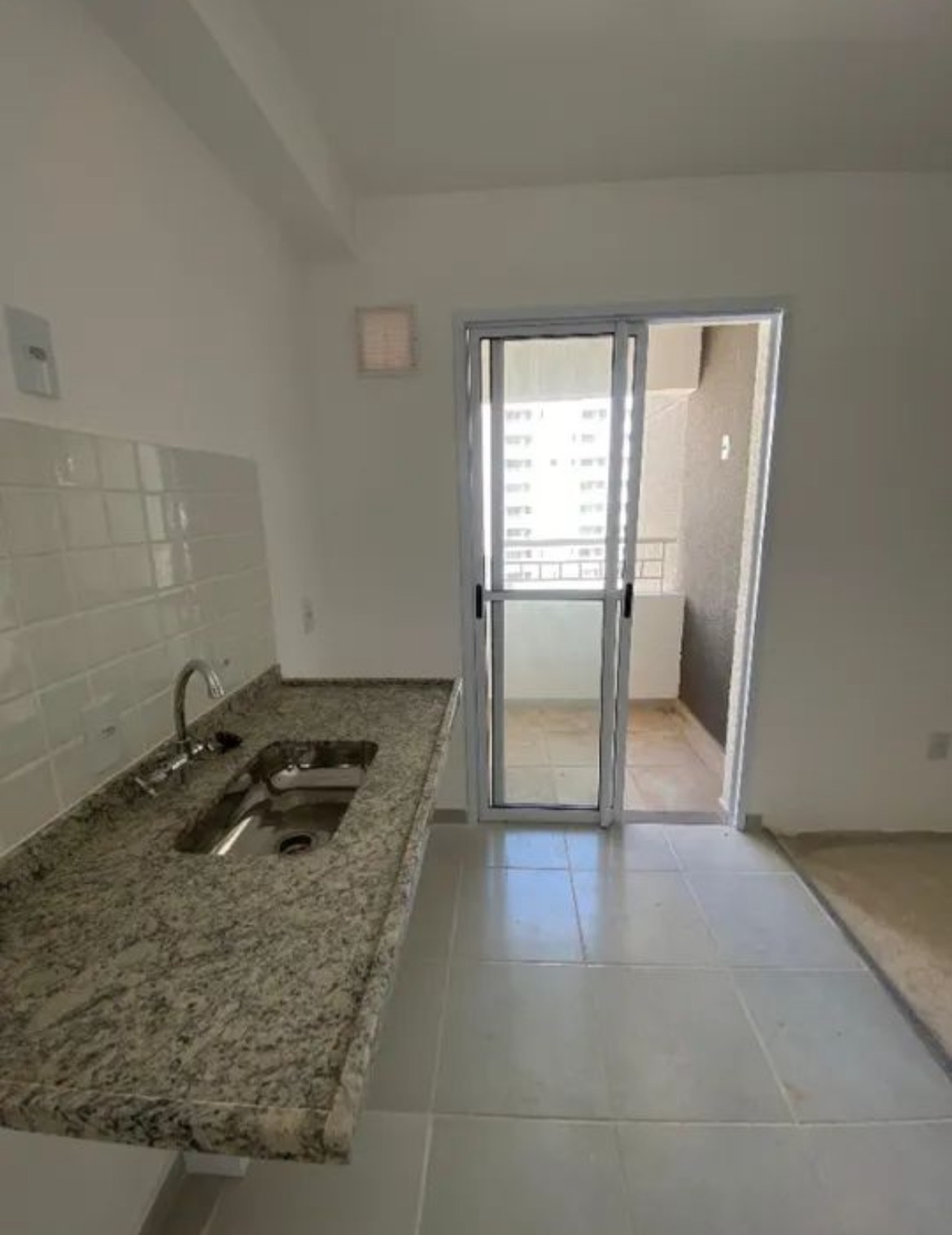 Apartamento à venda com 2 quartos, 42m² - Foto 2