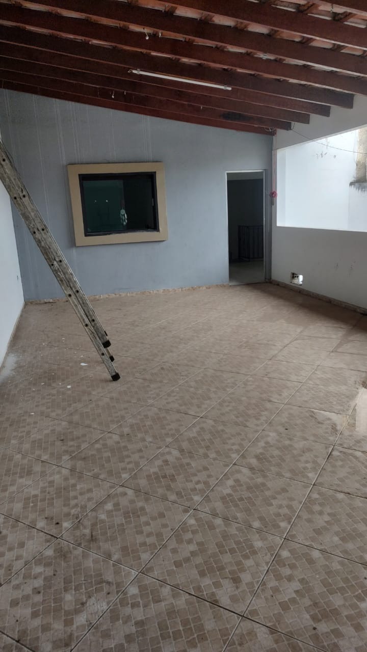 Casa à venda com 4 quartos, 150m² - Foto 2