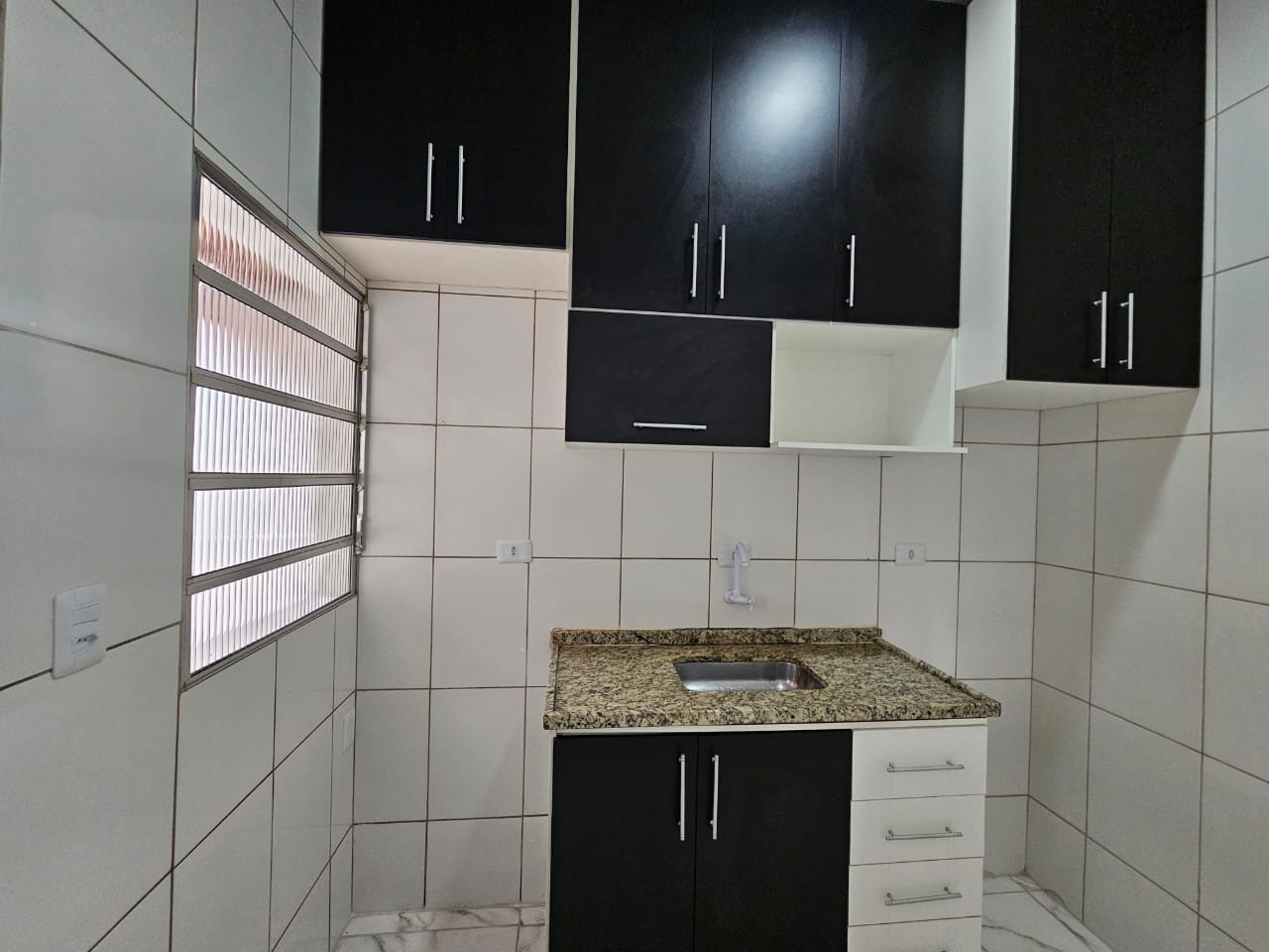 Casa à venda em Sorocaba-SP, Jardim Topázio: 2 quartos, 1 sala, 2 banheiros, 1 vaga de garagem - 100m² de área