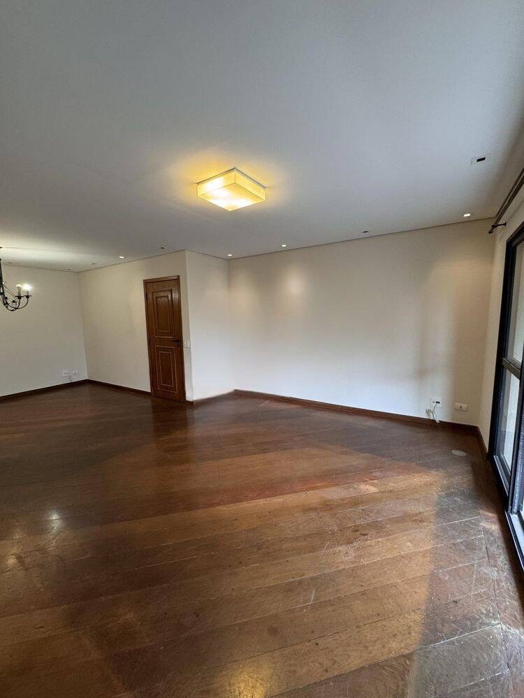 Apartamento para alugar com 3 quartos, 160m² - Foto 2