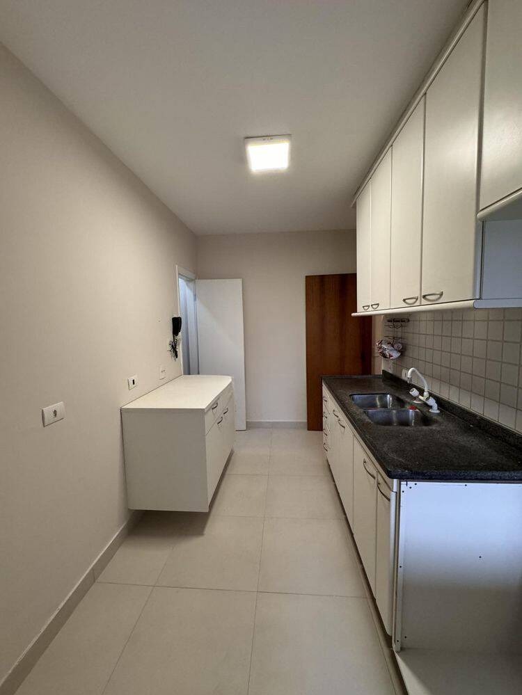 Apartamento para alugar com 3 quartos, 160m² - Foto 15