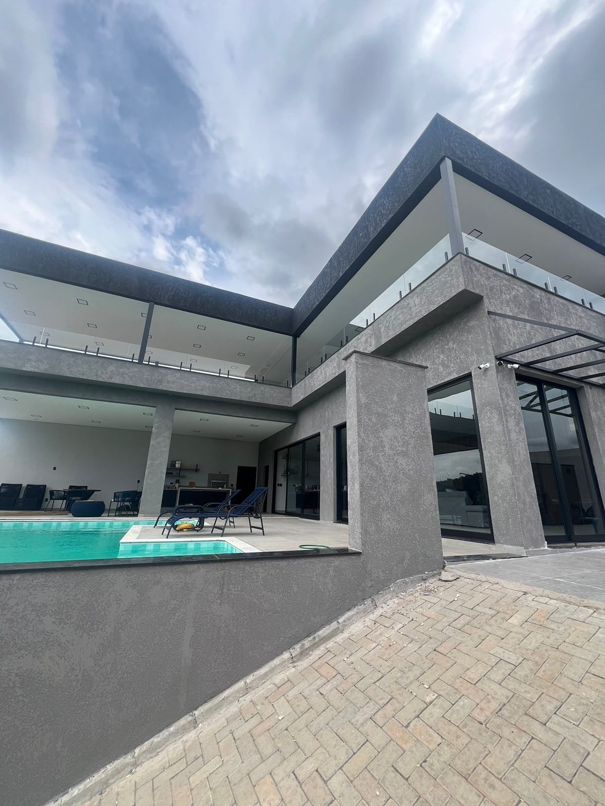 Luxuosa Casa de 700m² em Santa Isabel - Beira da Água com 6 Suítes