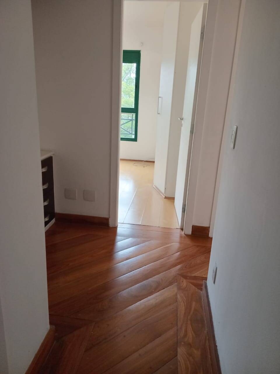 Excelente Apartamento de 3 Dormitórios em Frente à Pista de Caminhada de Alphaville