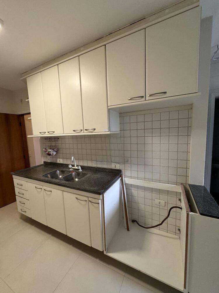 Apartamento para alugar com 3 quartos, 160m² - Foto 13