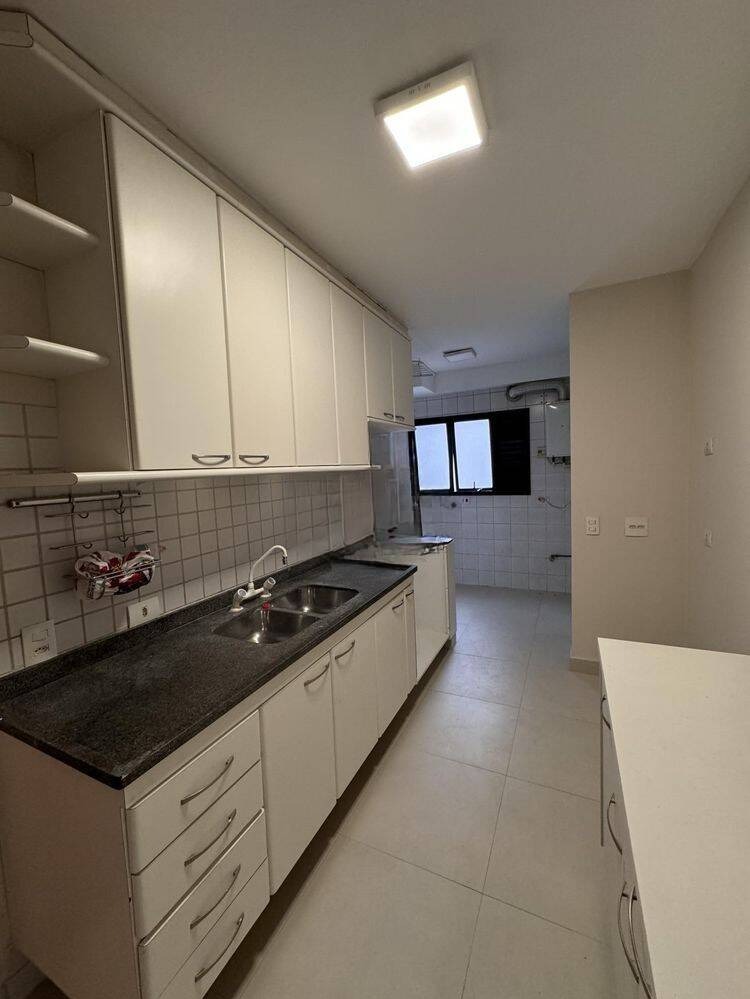 Apartamento para alugar com 3 quartos, 160m² - Foto 11