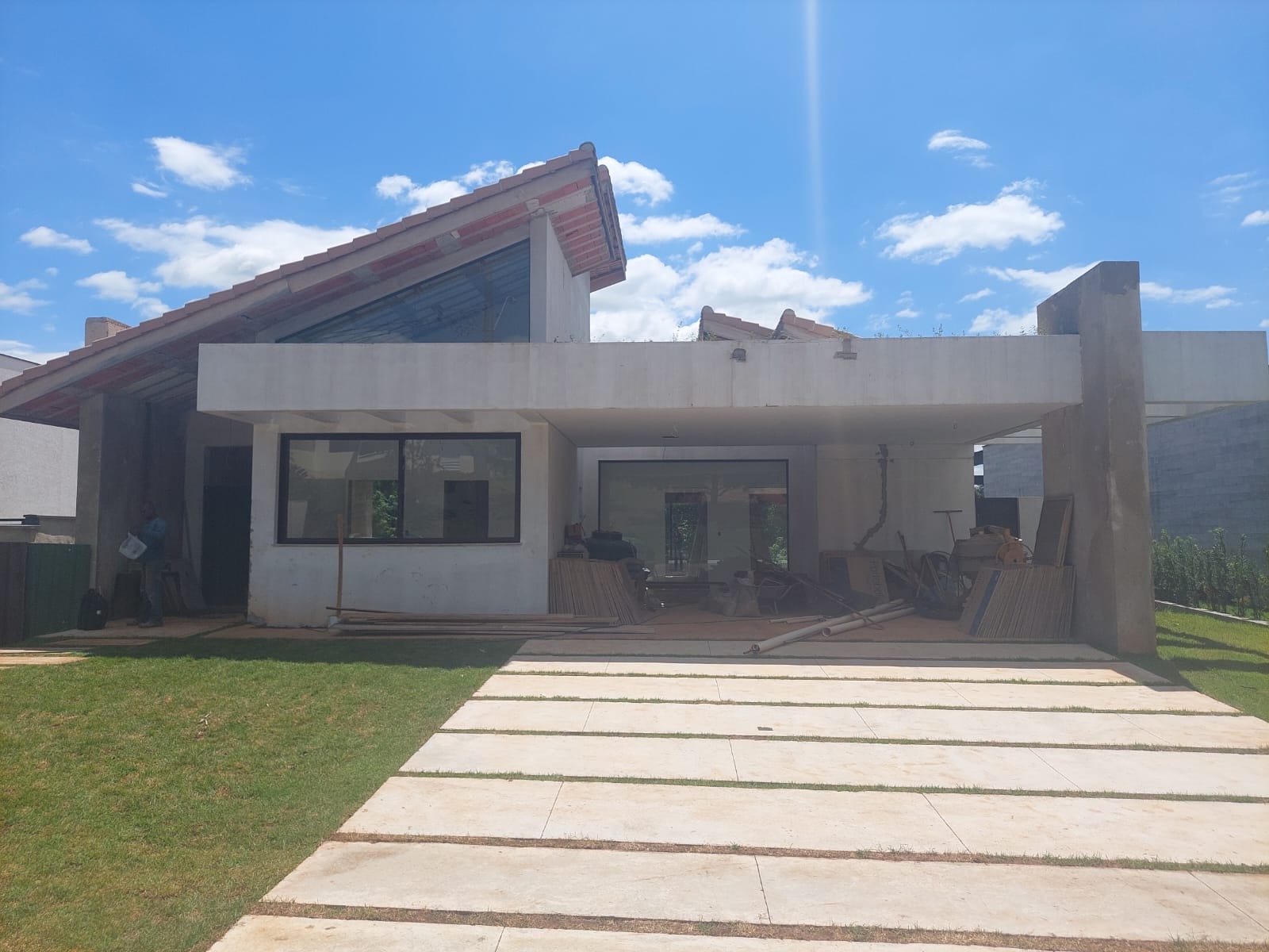 Luxuosa Casa no Condomínio Fazenda Imperial - 1700m² de Terreno e 402m² de Área Construída