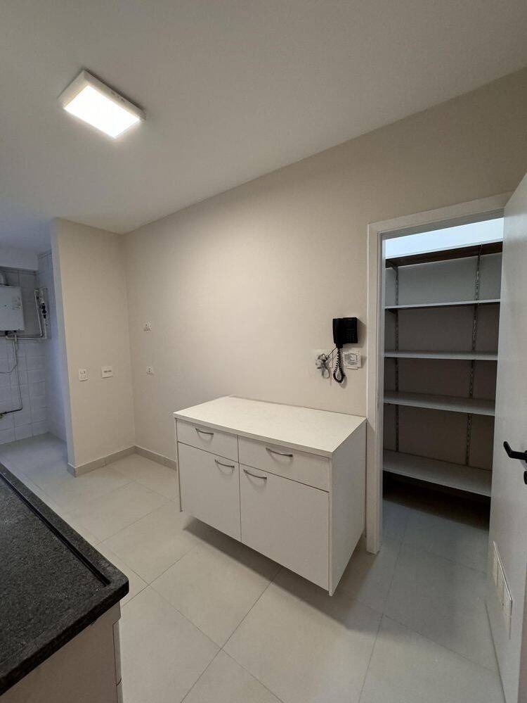 Apartamento para alugar com 3 quartos, 160m² - Foto 14