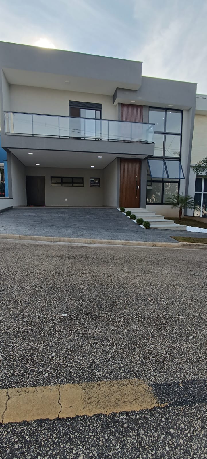 Casa à venda com 3 quartos, 232m² - Foto 2