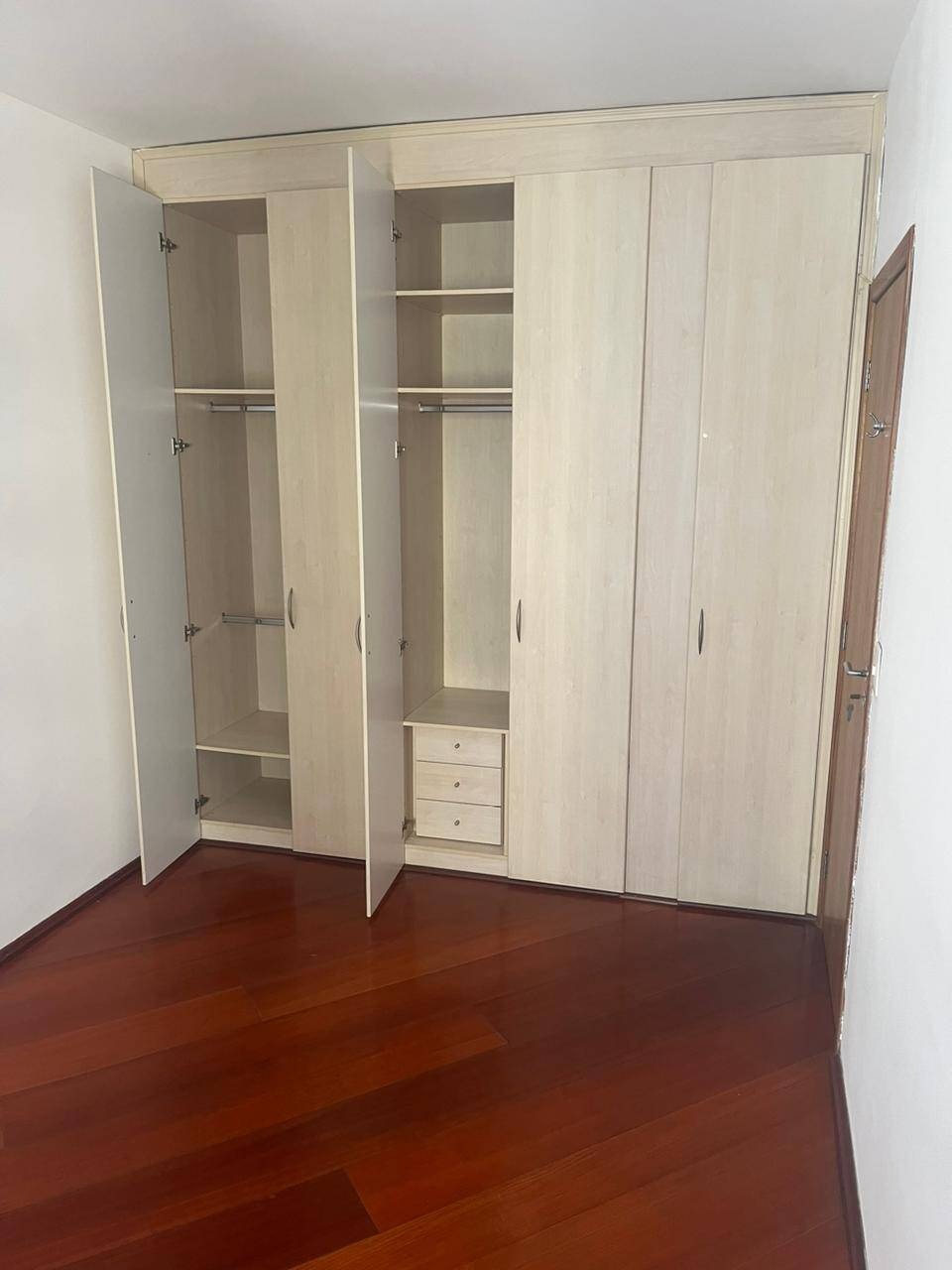 Apartamento para alugar com 2 quartos, 85m² - Foto 12