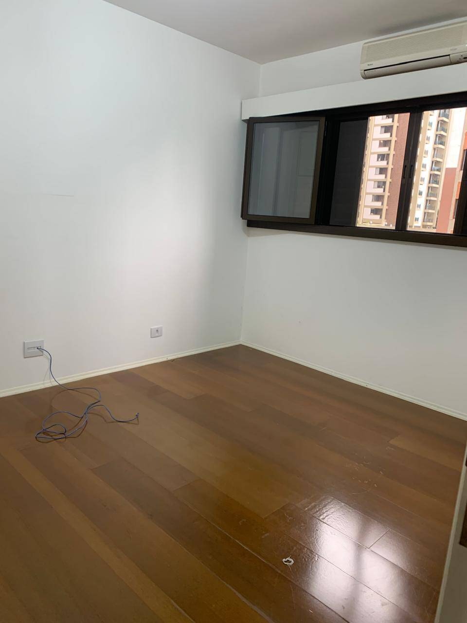 Apartamento para alugar com 4 quartos, 278m² - Foto 11