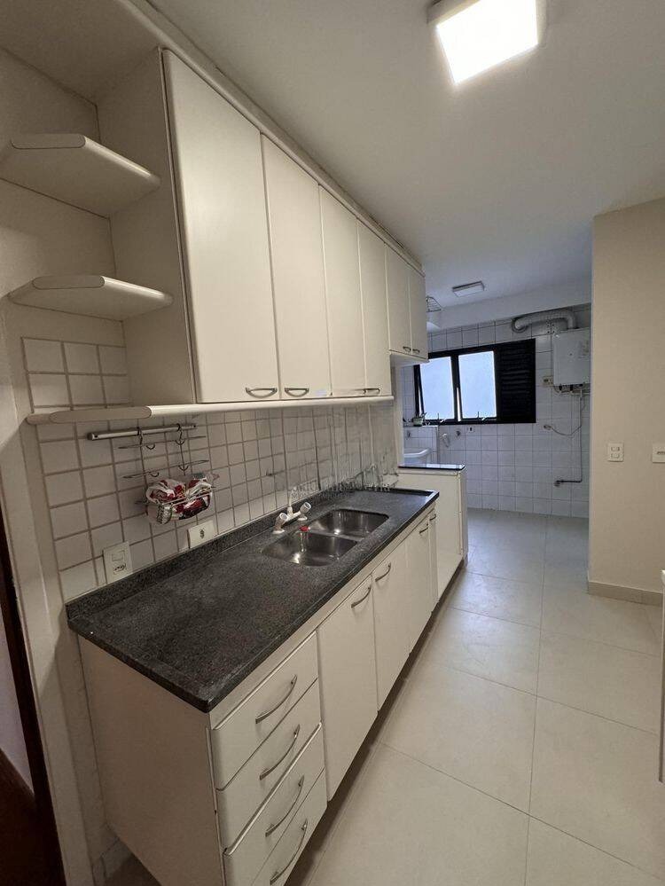 Apartamento para alugar com 3 quartos, 160m² - Foto 12