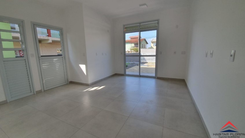 Casa à venda com 2 quartos, 74m² - Foto 2