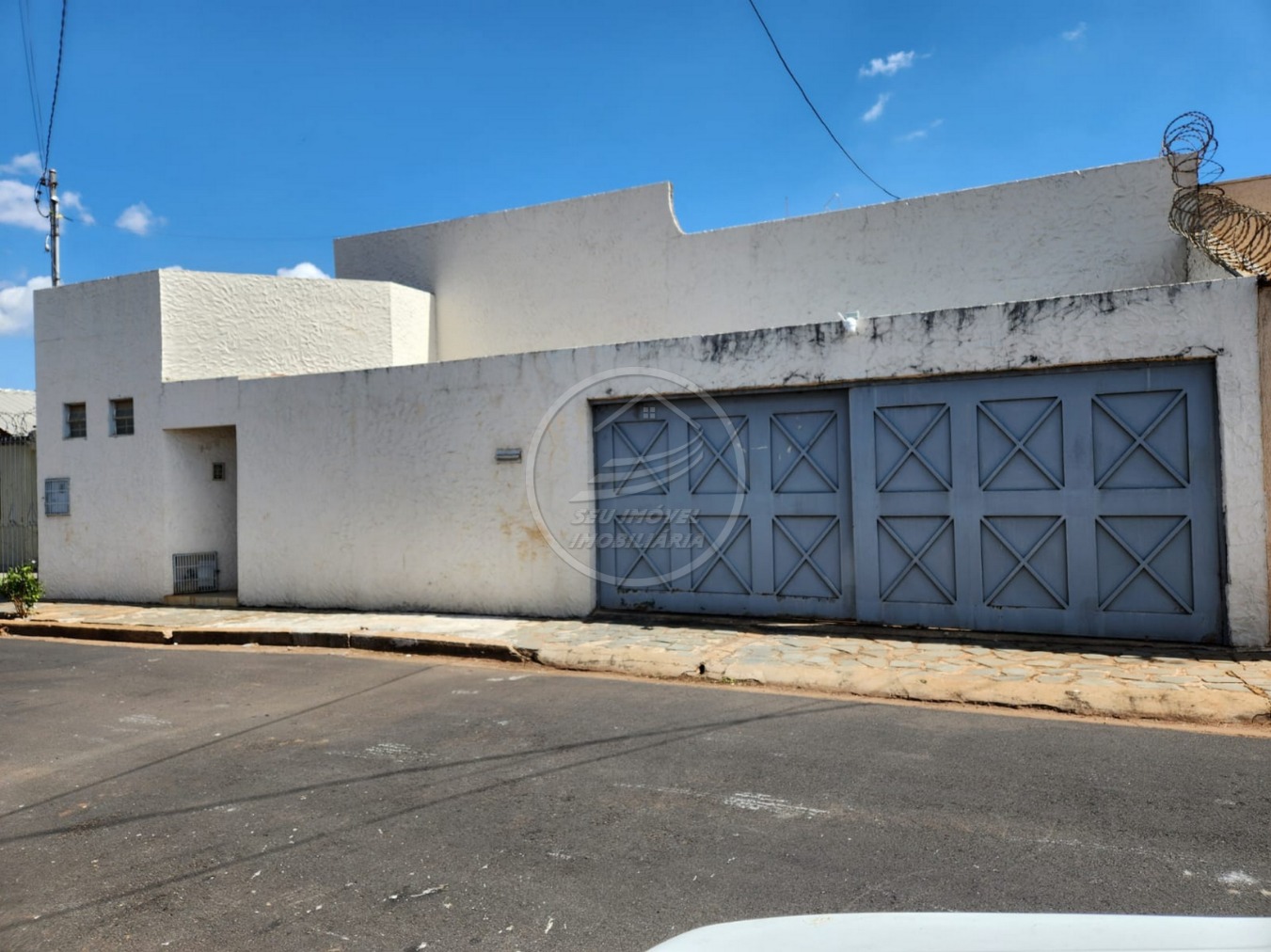 Casa à venda com 3 quartos, 157m² - Foto 1