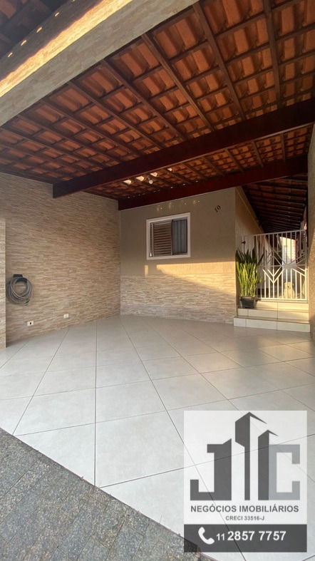 Casa à venda com 2 quartos, 100m² - Foto 1