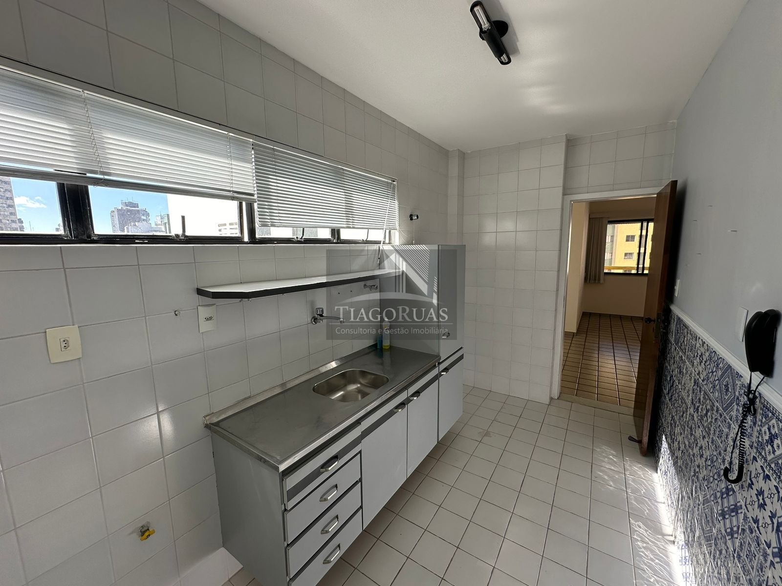 Apartamento - Caminho das árvores