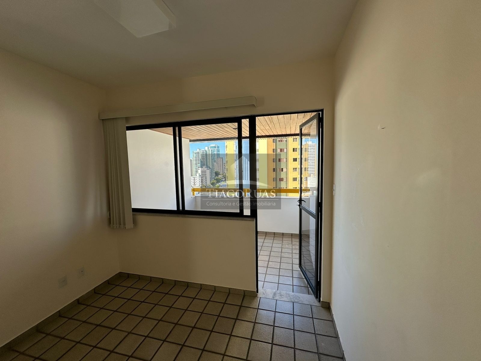 Apartamento - Caminho das árvores