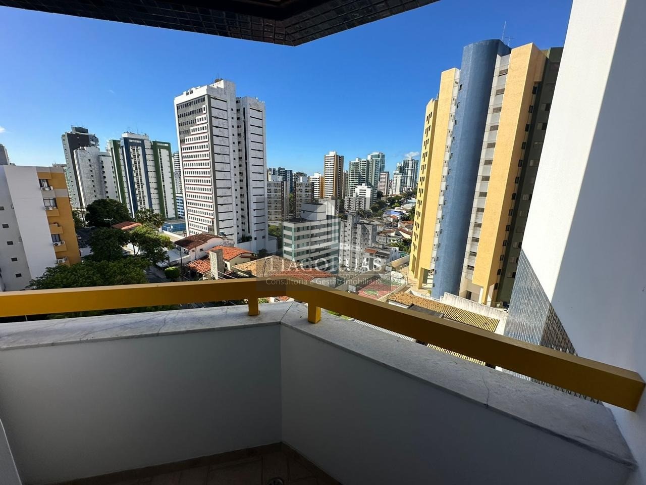 Apartamento - Caminho das árvores