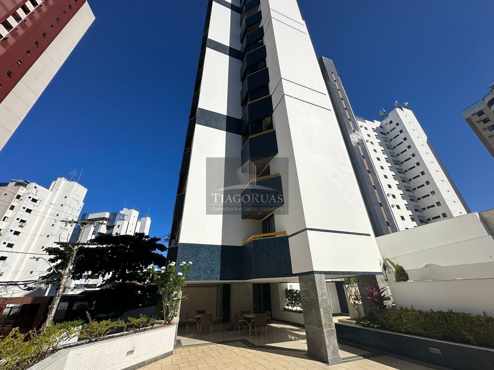 Apartamento - Caminho das árvores
