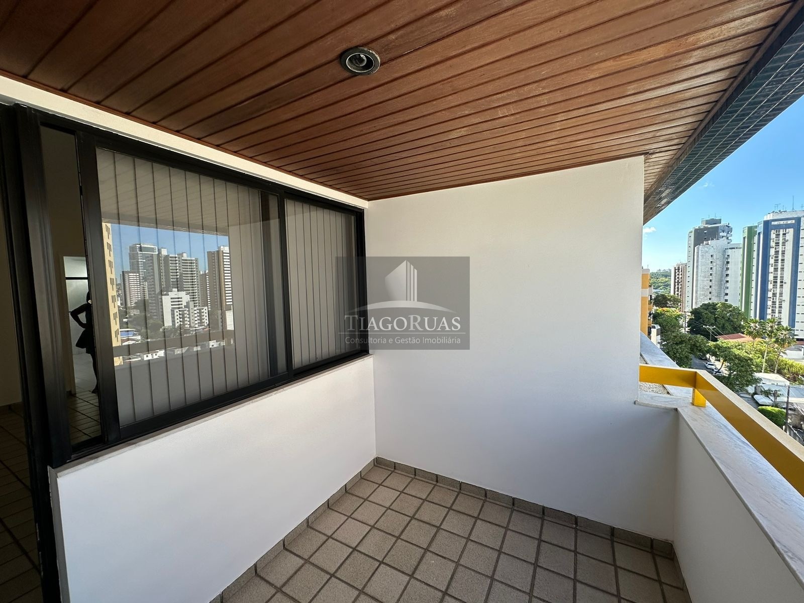 Apartamento - Caminho das árvores