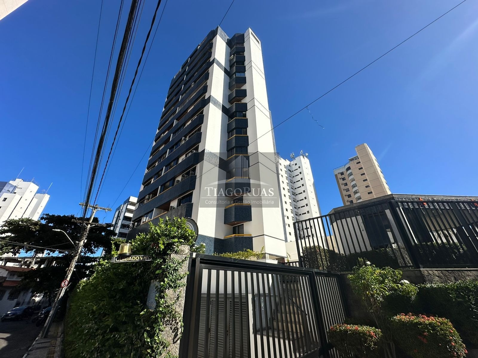 Apartamento - Caminho das árvores