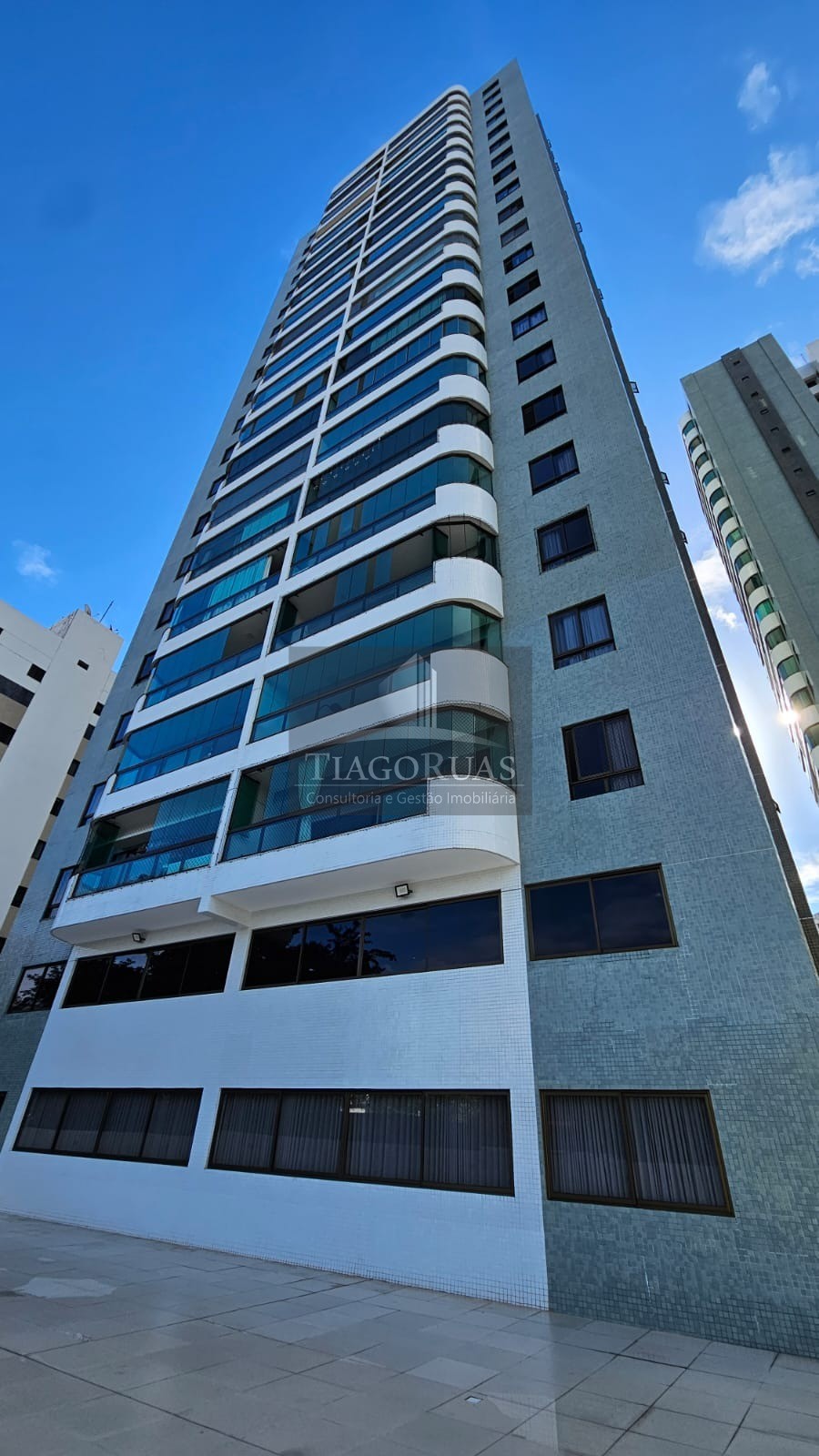 Apartamento - Caminho das árvores