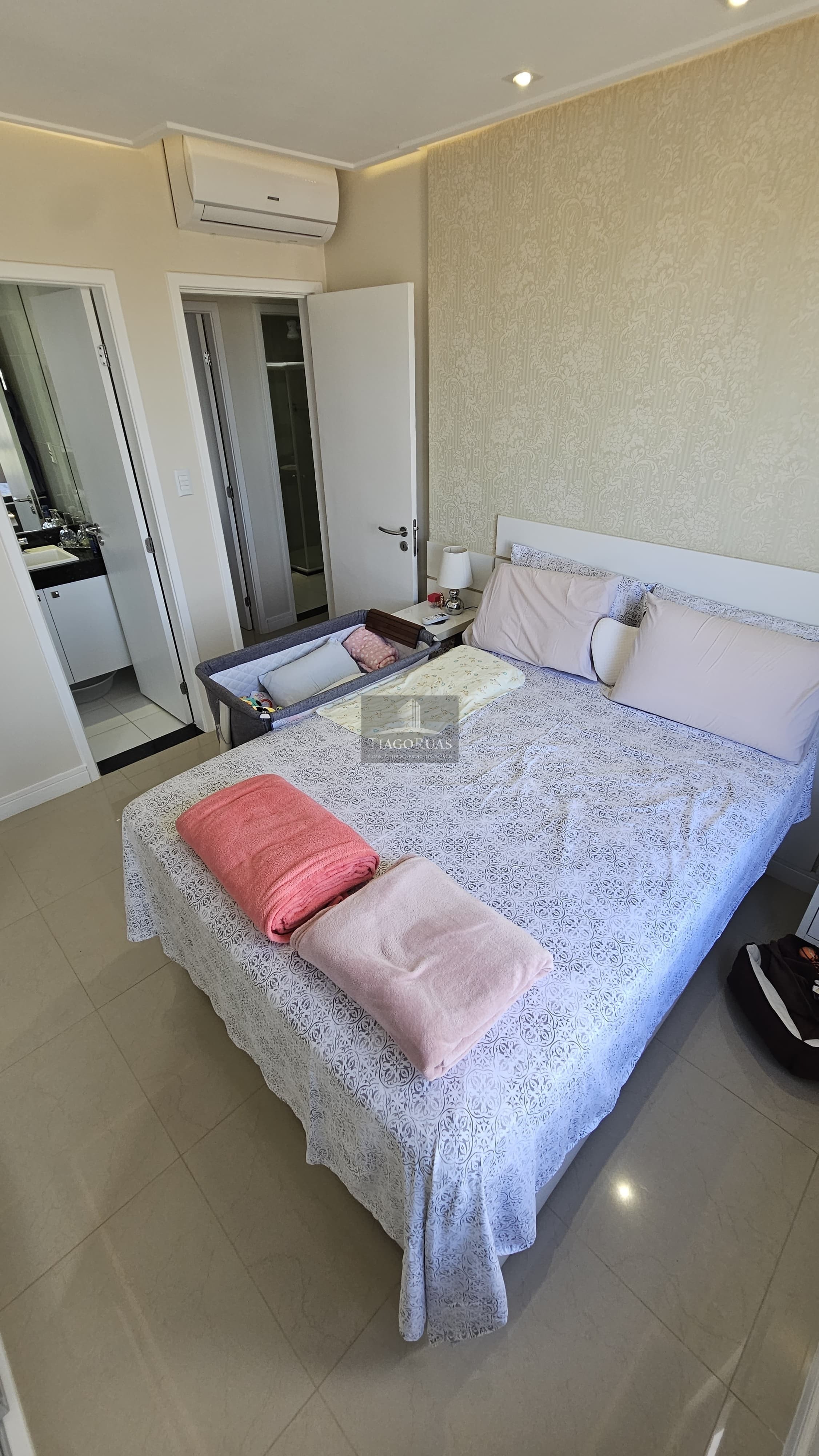 Apartamento - Caminho das árvores
