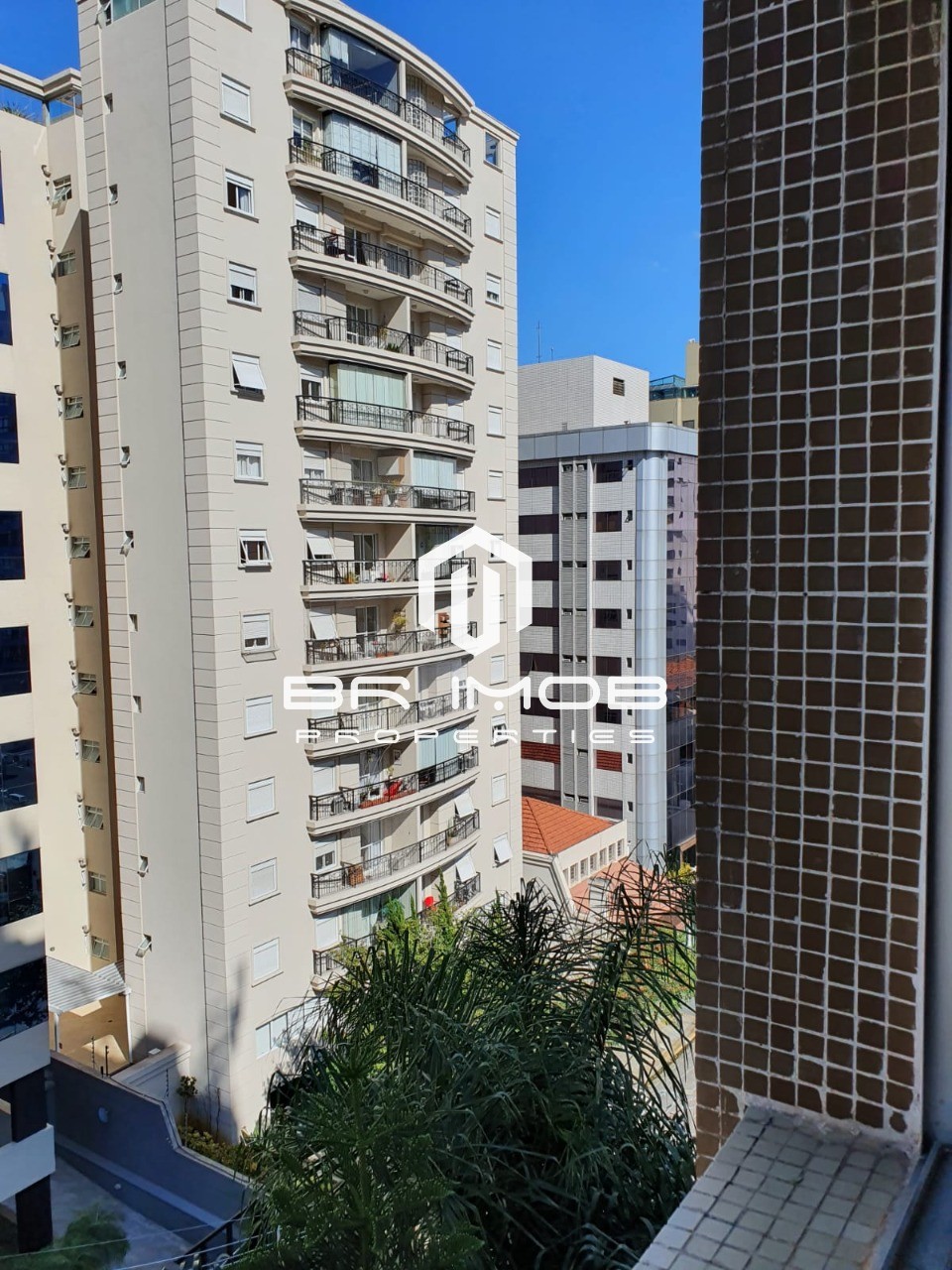 Apartamento à venda com 2 quartos, 80m² - Foto 2