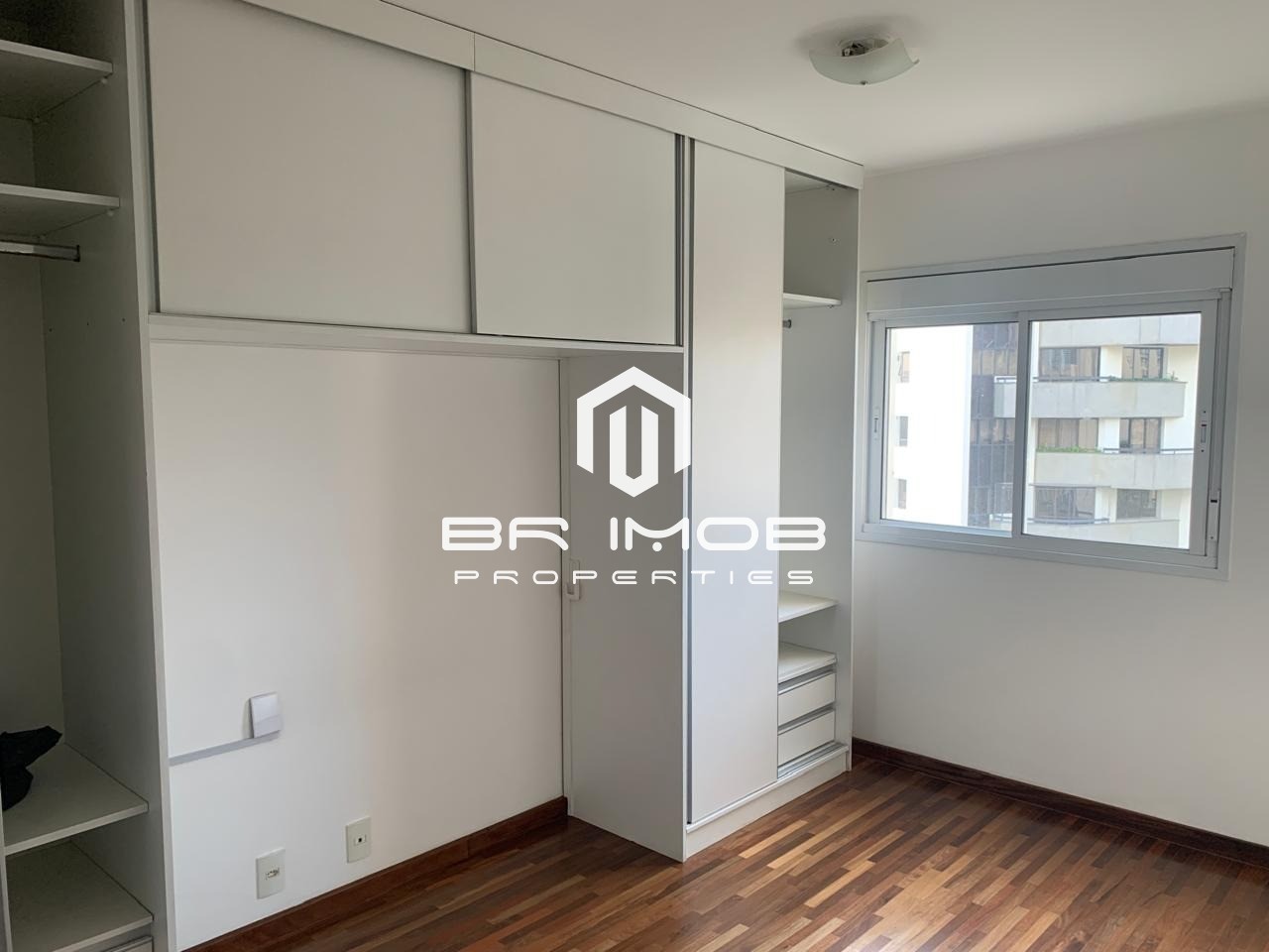 Apartamento para alugar com 2 quartos, 75m² - Foto 12