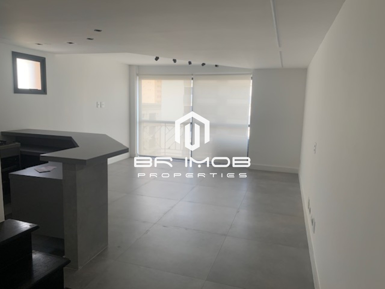 Apartamento à venda e aluguel com 1 quarto, 76m² - Foto 1