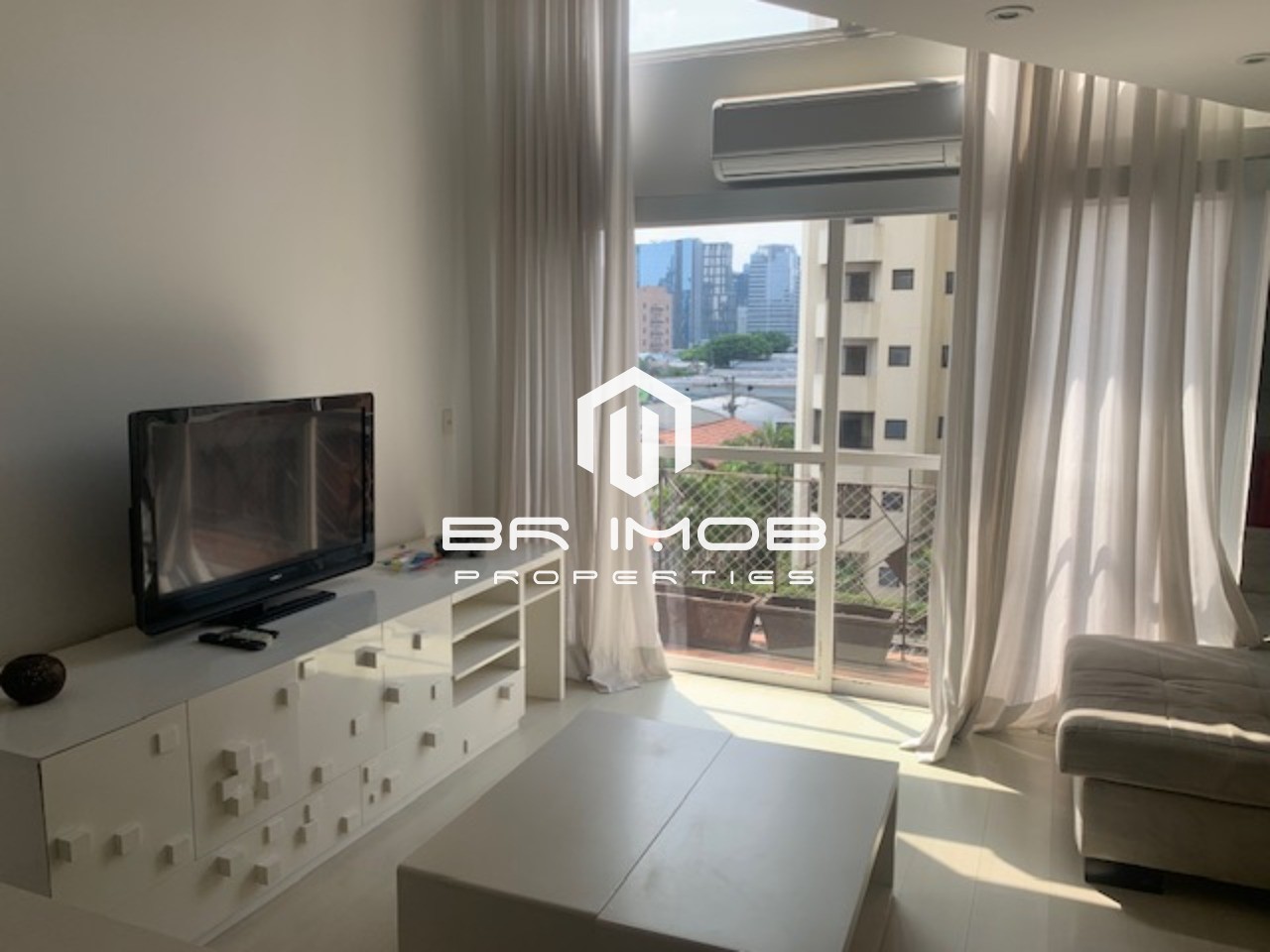 Apartamento à venda e aluguel com 1 quarto, 65m² - Foto 1