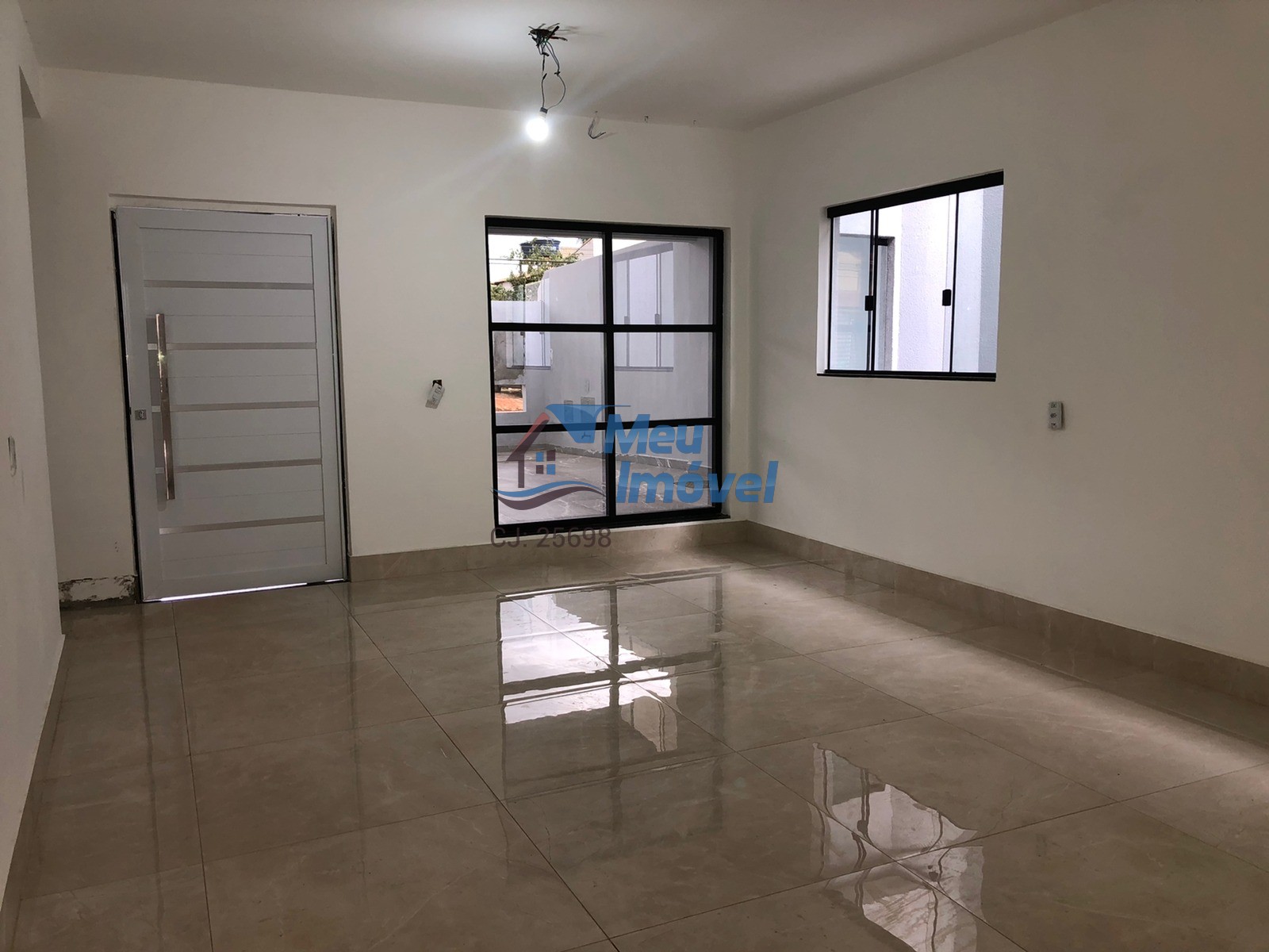 Casa à venda com 4 quartos, 200m² - Foto 1