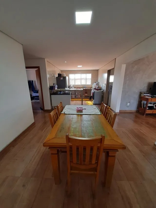 Casa à venda com 3 quartos, 170m² - Foto 2