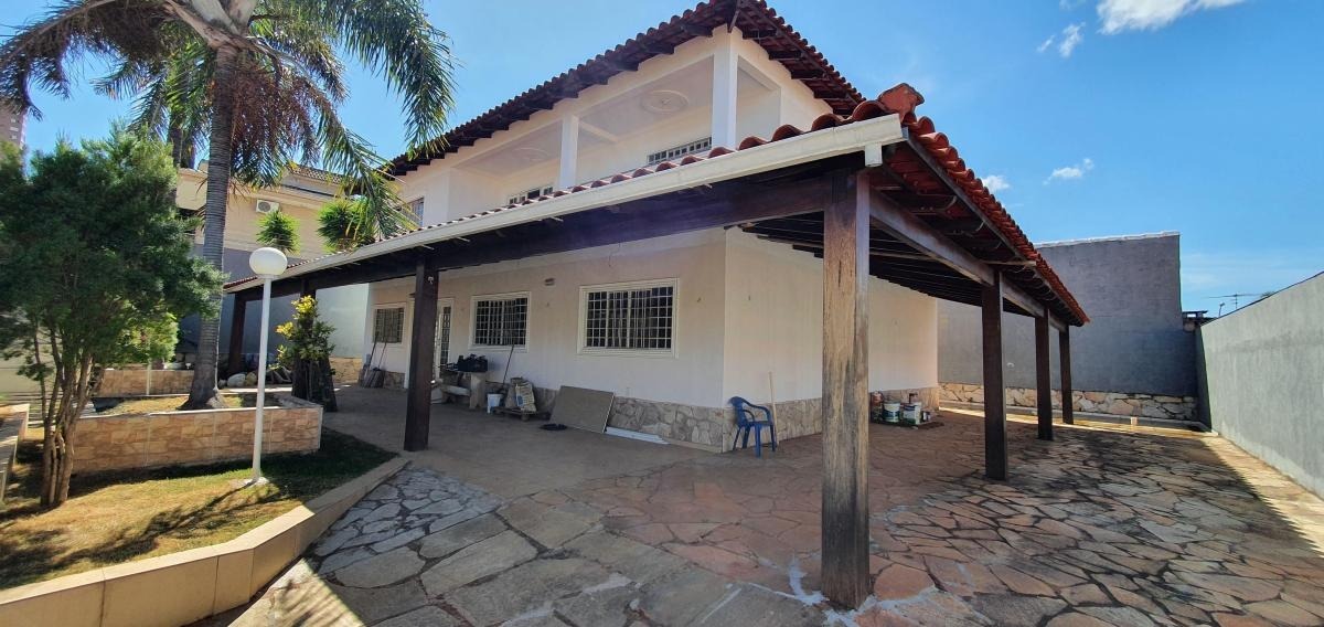 Casa à venda com 5 quartos, 400m² - Foto 1