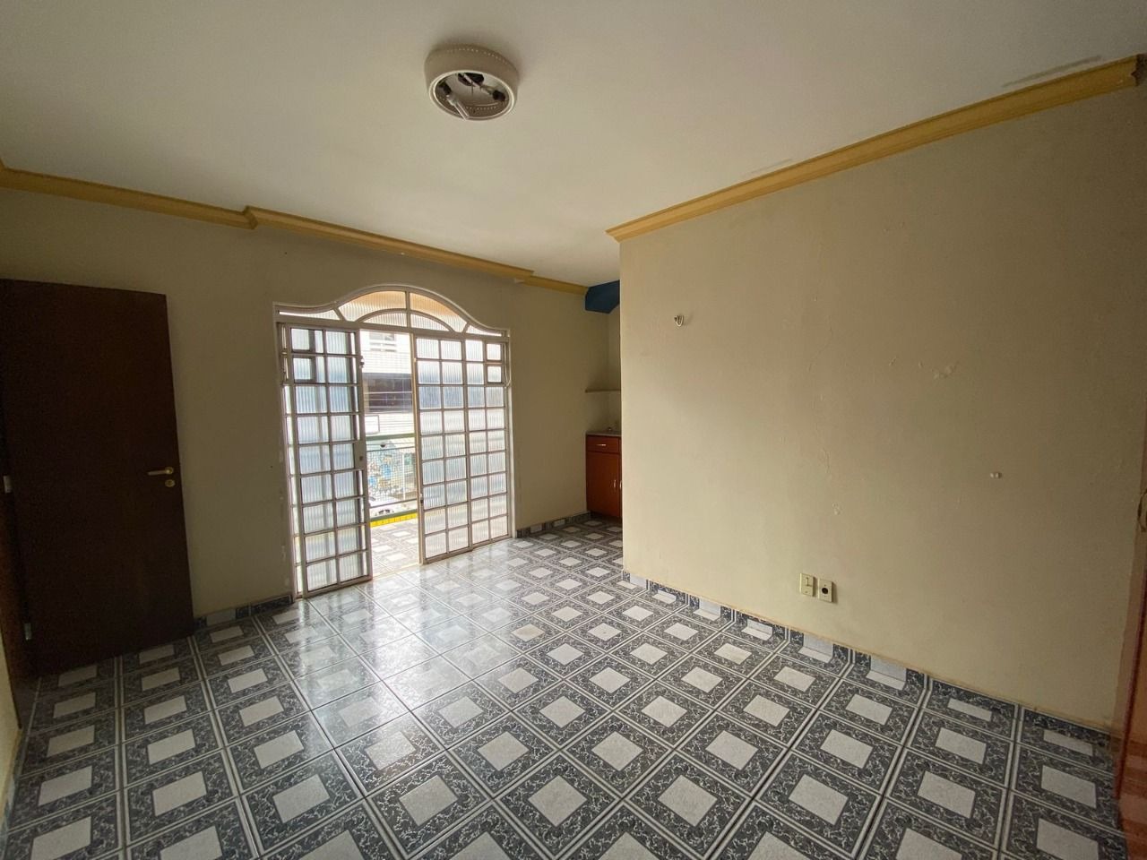 Casa à venda com 3 quartos, 280m² - Foto 2