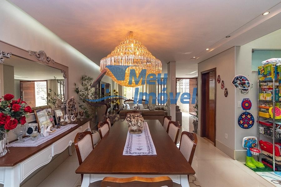 Casa à venda com 3 quartos, 264m² - Foto 1