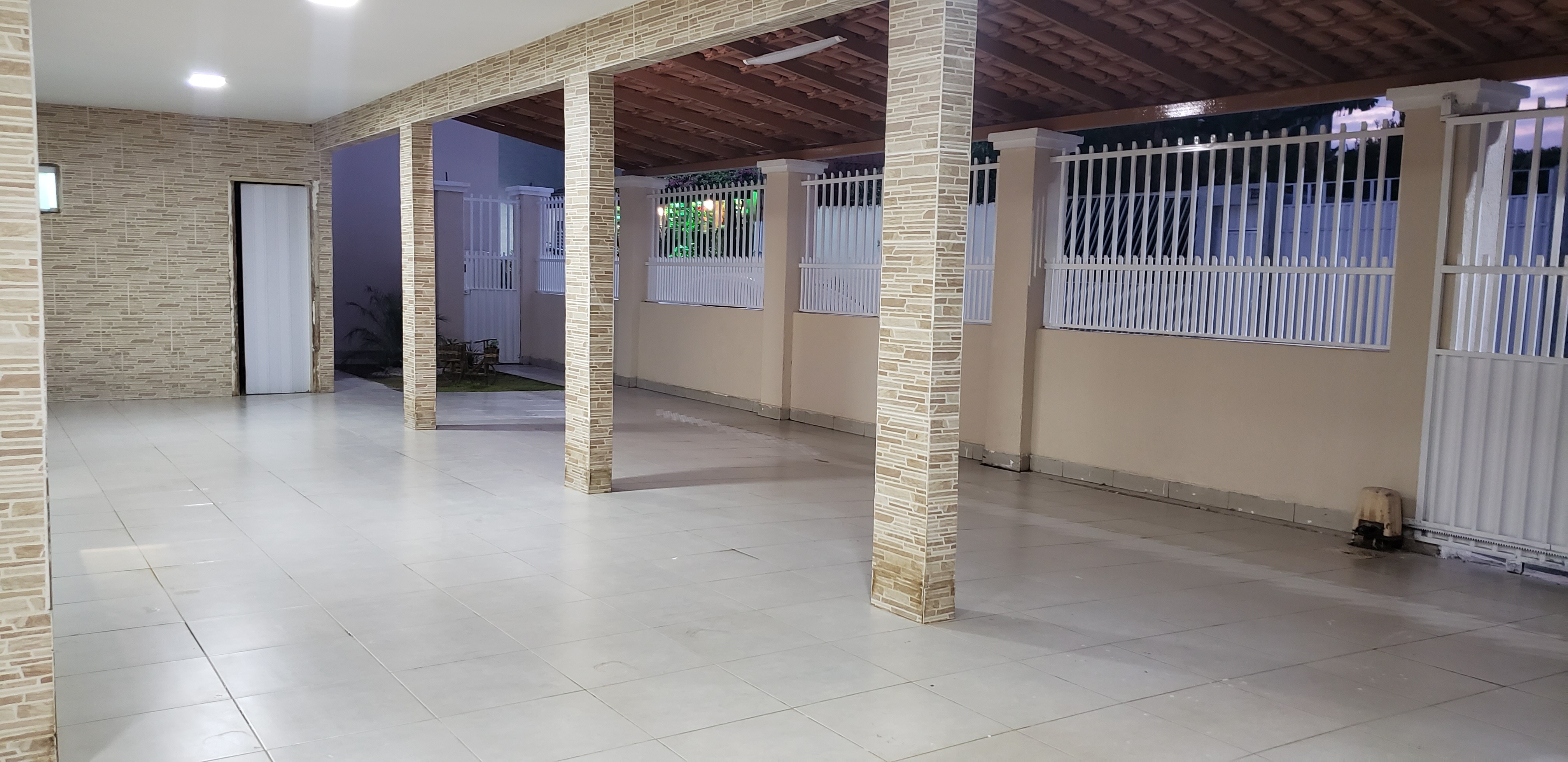 Casa à venda com 4 quartos, 249m² - Foto 1