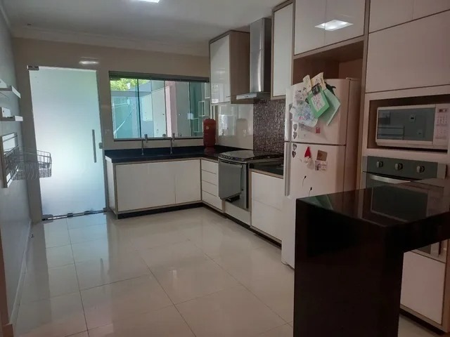 Casa à venda com 3 quartos, 400m² - Foto 4