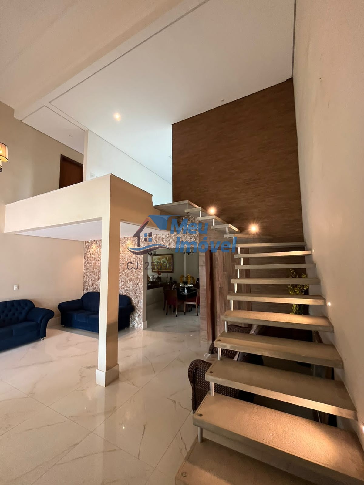 Casa à venda com 4 quartos, 350m² - Foto 1