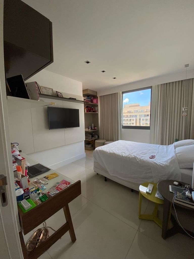 Apartamento à venda com 4 quartos, 229m² - Foto 2