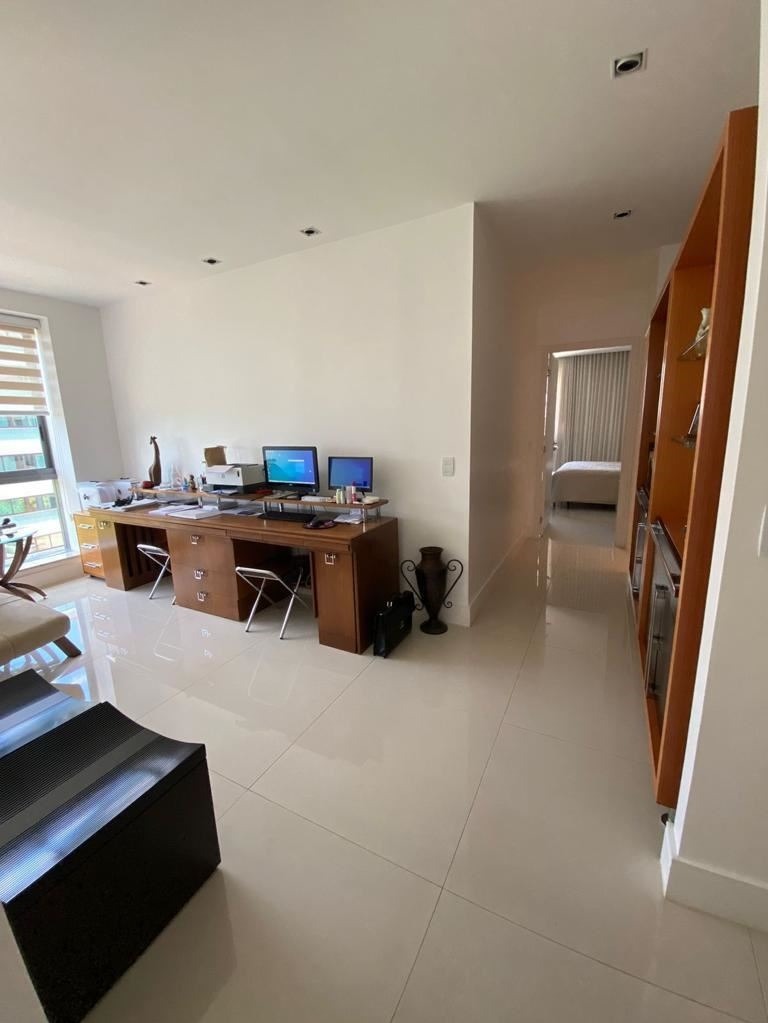 Apartamento à venda com 4 quartos, 229m² - Foto 8