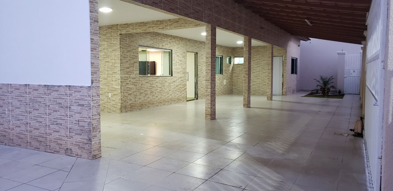 Casa à venda com 4 quartos, 249m² - Foto 1