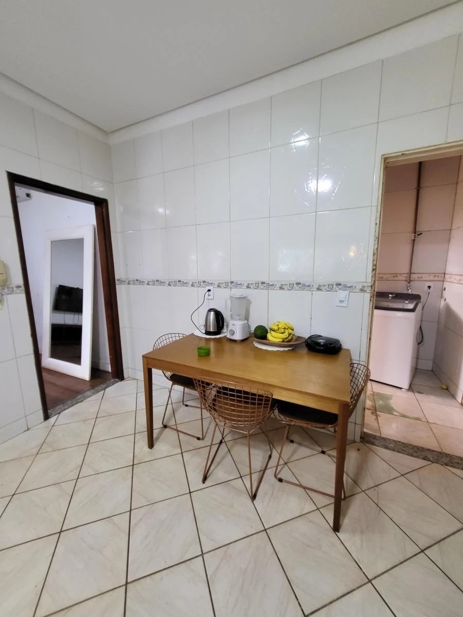 Casa à venda com 3 quartos, 350m² - Foto 7