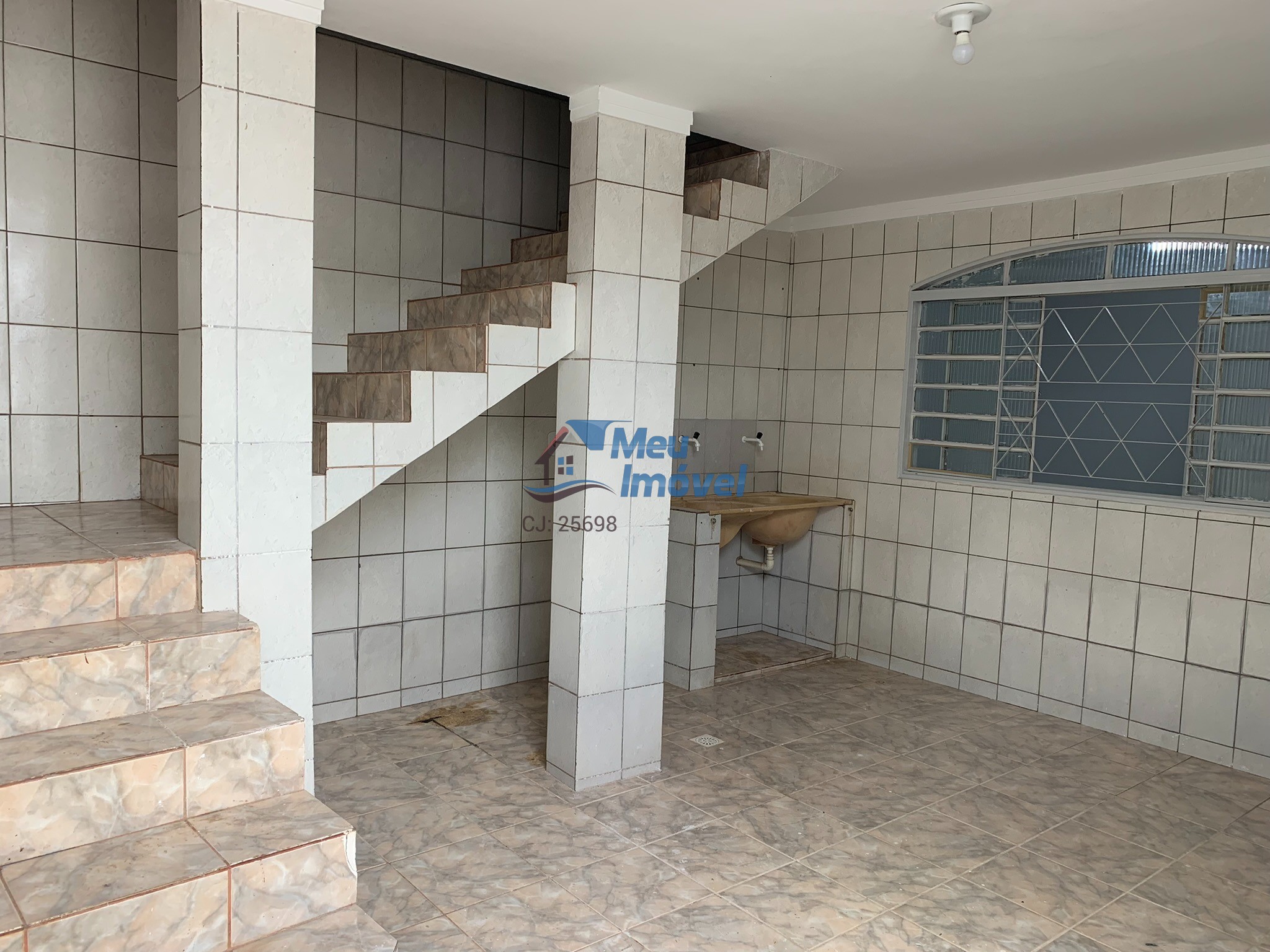 Casa à venda com 4 quartos, 198m² - Foto 1